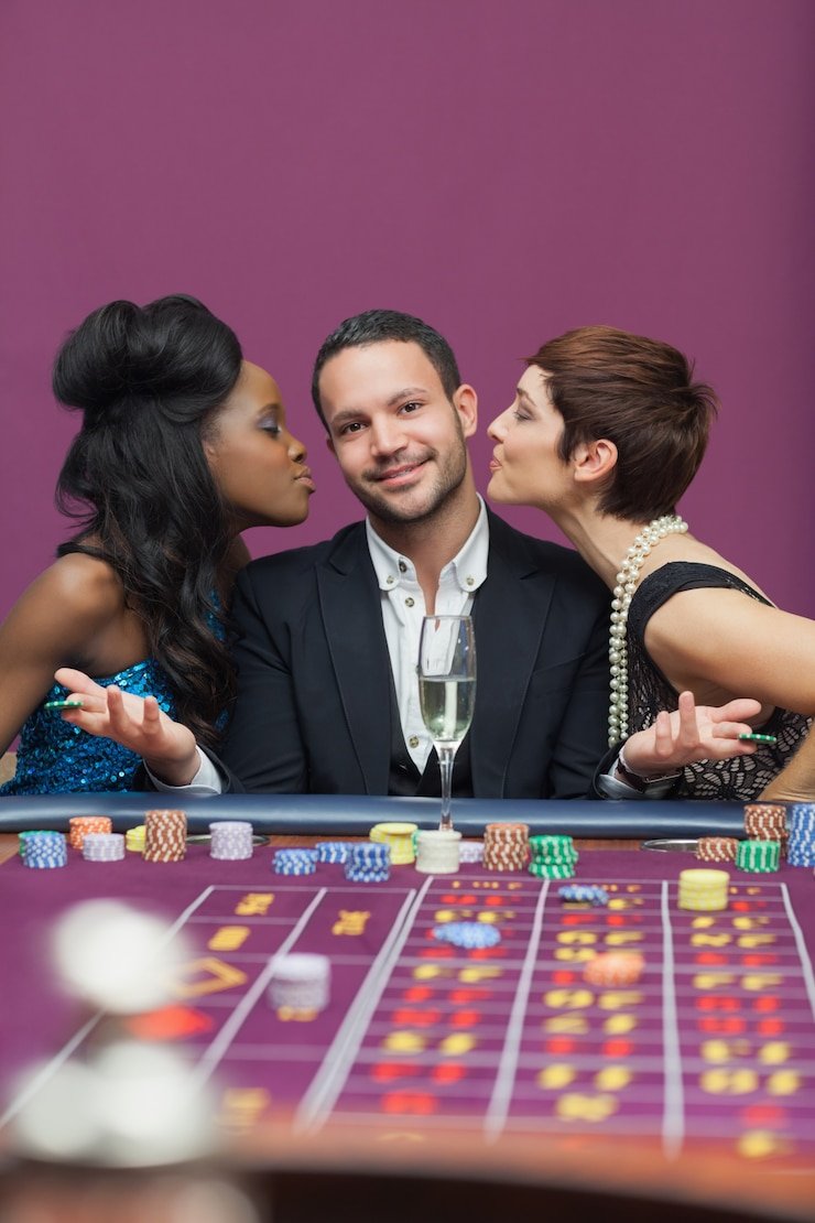 Tampilan Live Roulette di gacototo menampilkan roda roulette, dealer, dan tabel taruhan interaktif